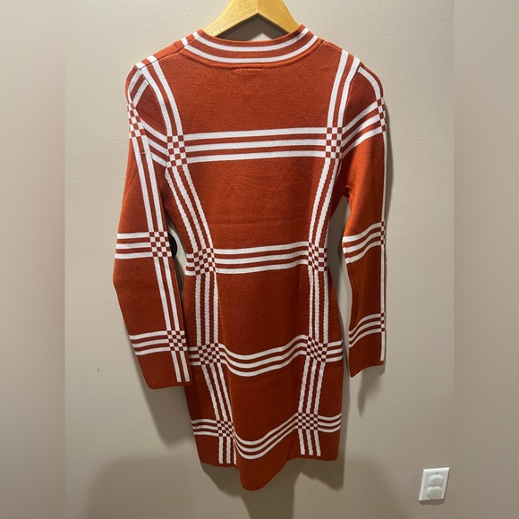 Elegant Rust Plaid Long Sleeve Dress - Picture 4 of 5